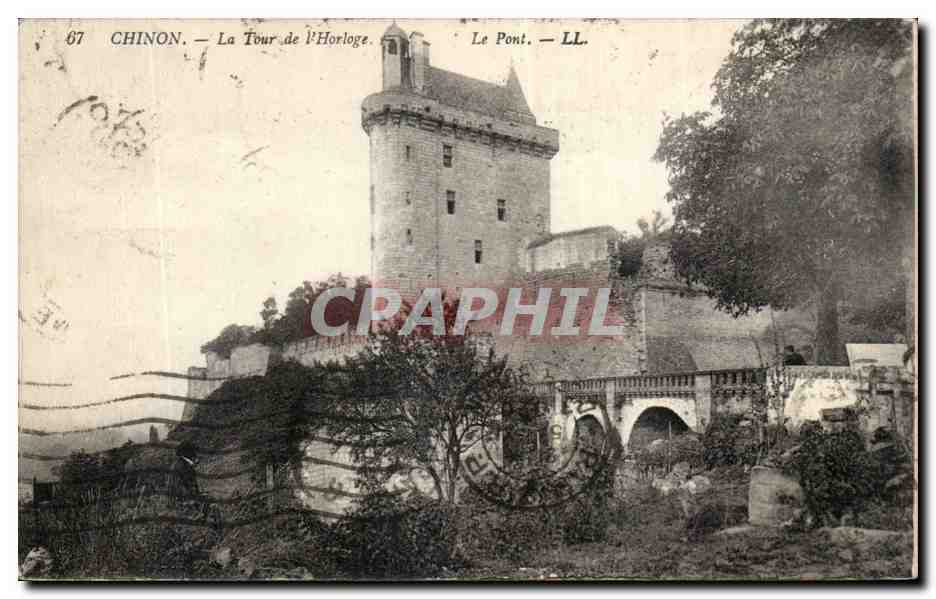 CPA Chinon La tour de l'horloge Le pont