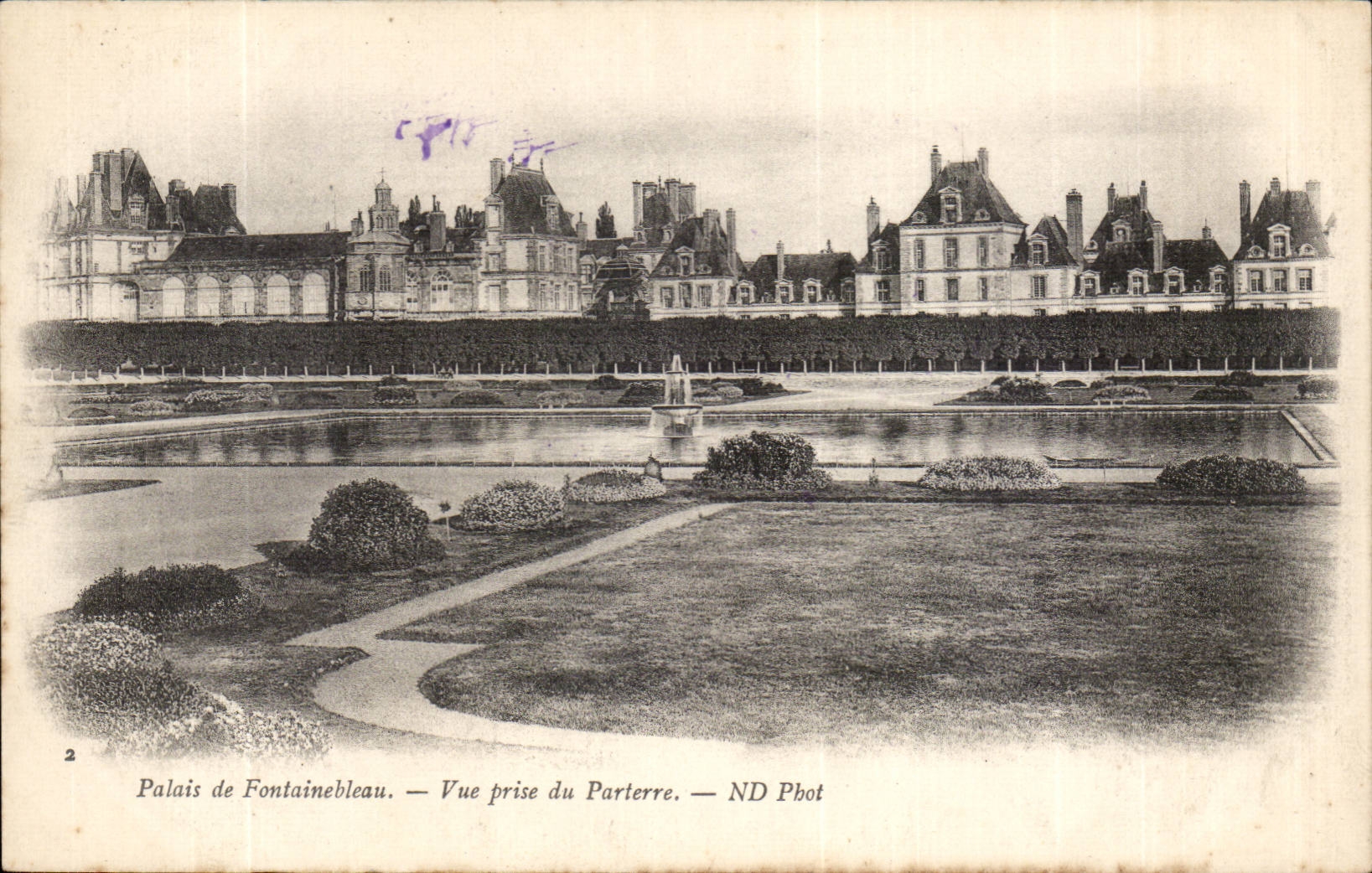 Palacio de Fontainebleau — Vista tomada desde el Parterre — ND Phot