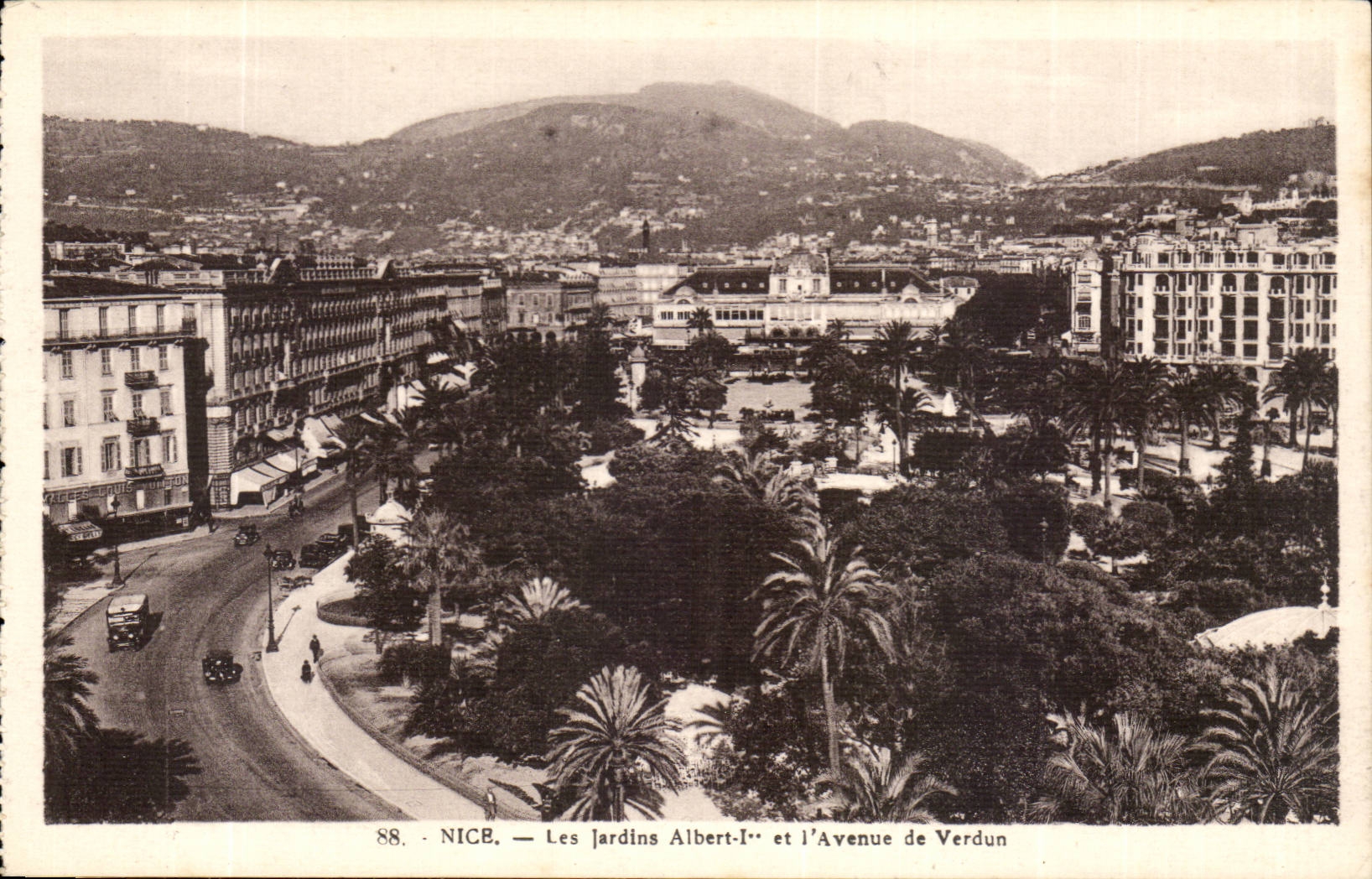 CPA Nice les jardins Albert 1er et l'avenue de Verdun