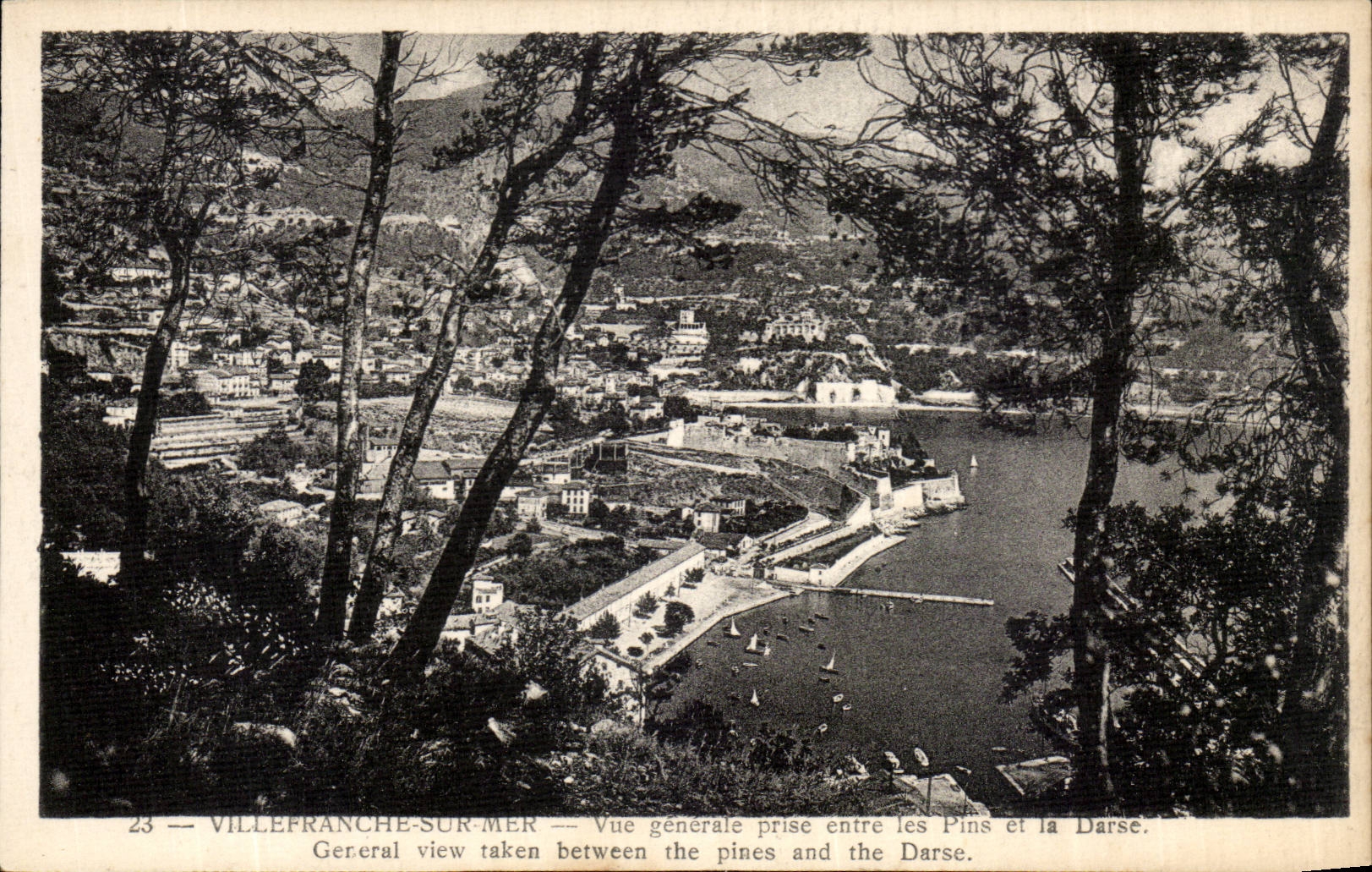 CPA Villefranche sur mer Vue generale prise entre les pins et la Darse 