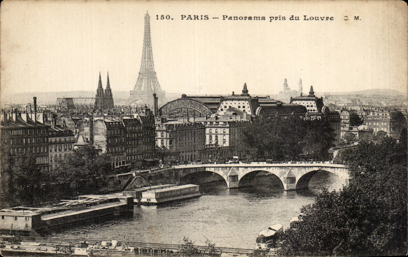 CPA Paris Panorama pris du Louvre Tour Eiffel