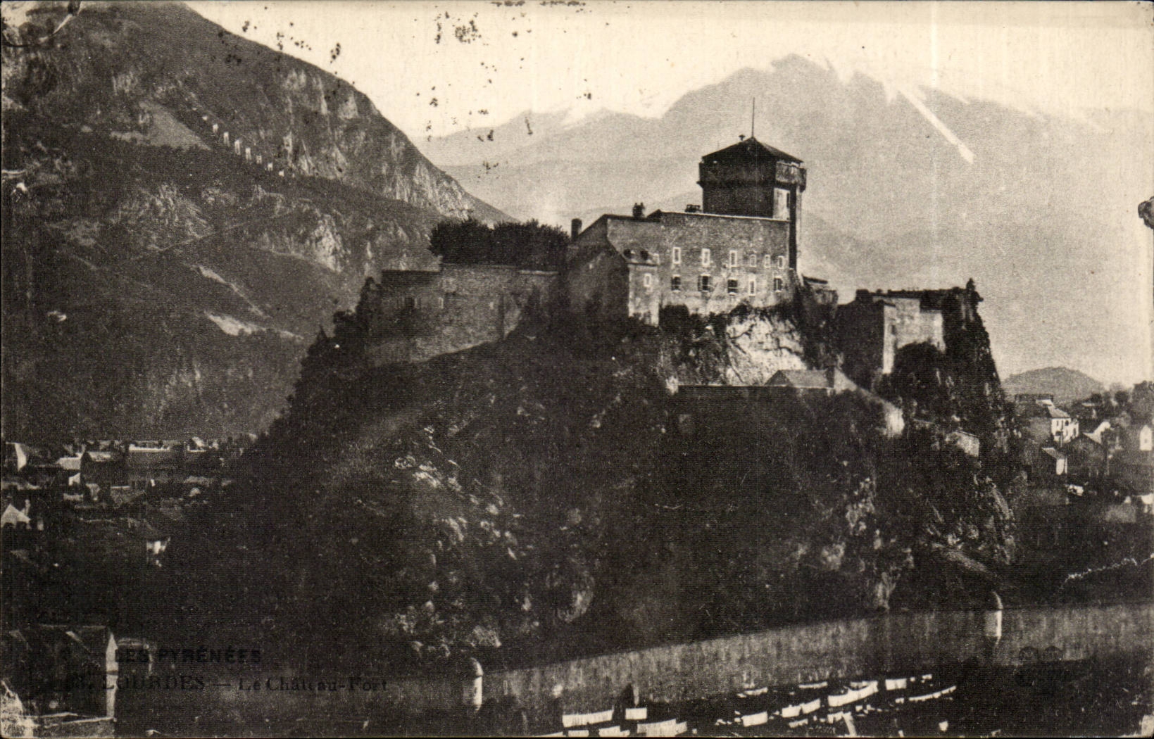 CPA Lourdes Le chateau fort