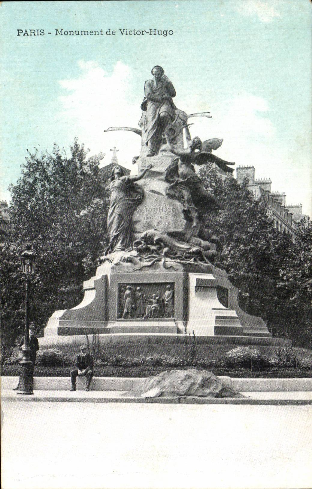 Paris CPA Monument de Victor Hugo