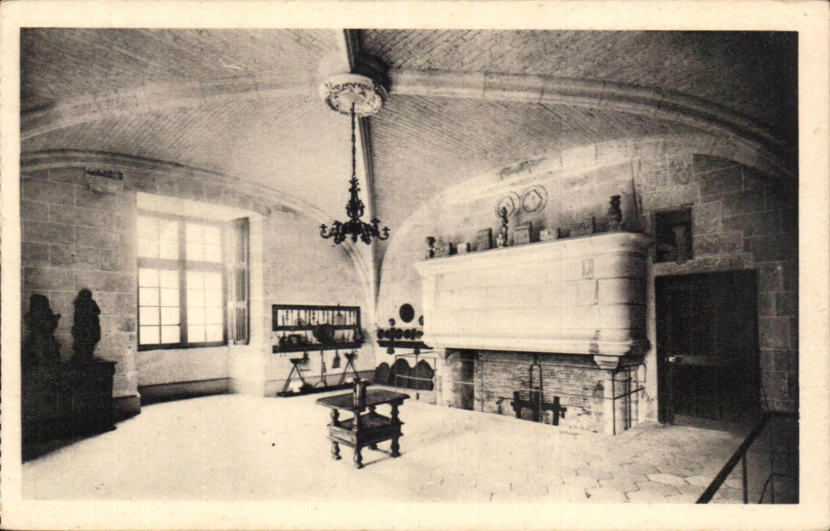 Château d'Azay-le-Rideau — La Cuisine — Serv. Commercial Monuments Historiques, Paris