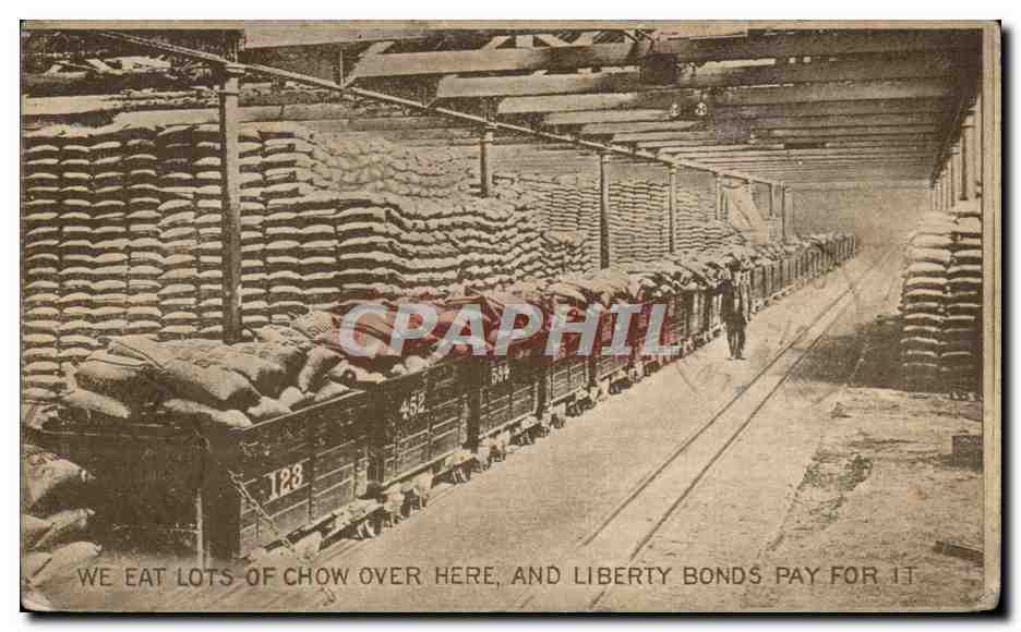 Usine de ravitaillement — Sacs de nourriture et wagons — texte imprimé : 'WE EAT LOTS OF CHOW OVER HERE, AND LIBERTY BONDS PAY FOR IT' — éditeur : United States Army