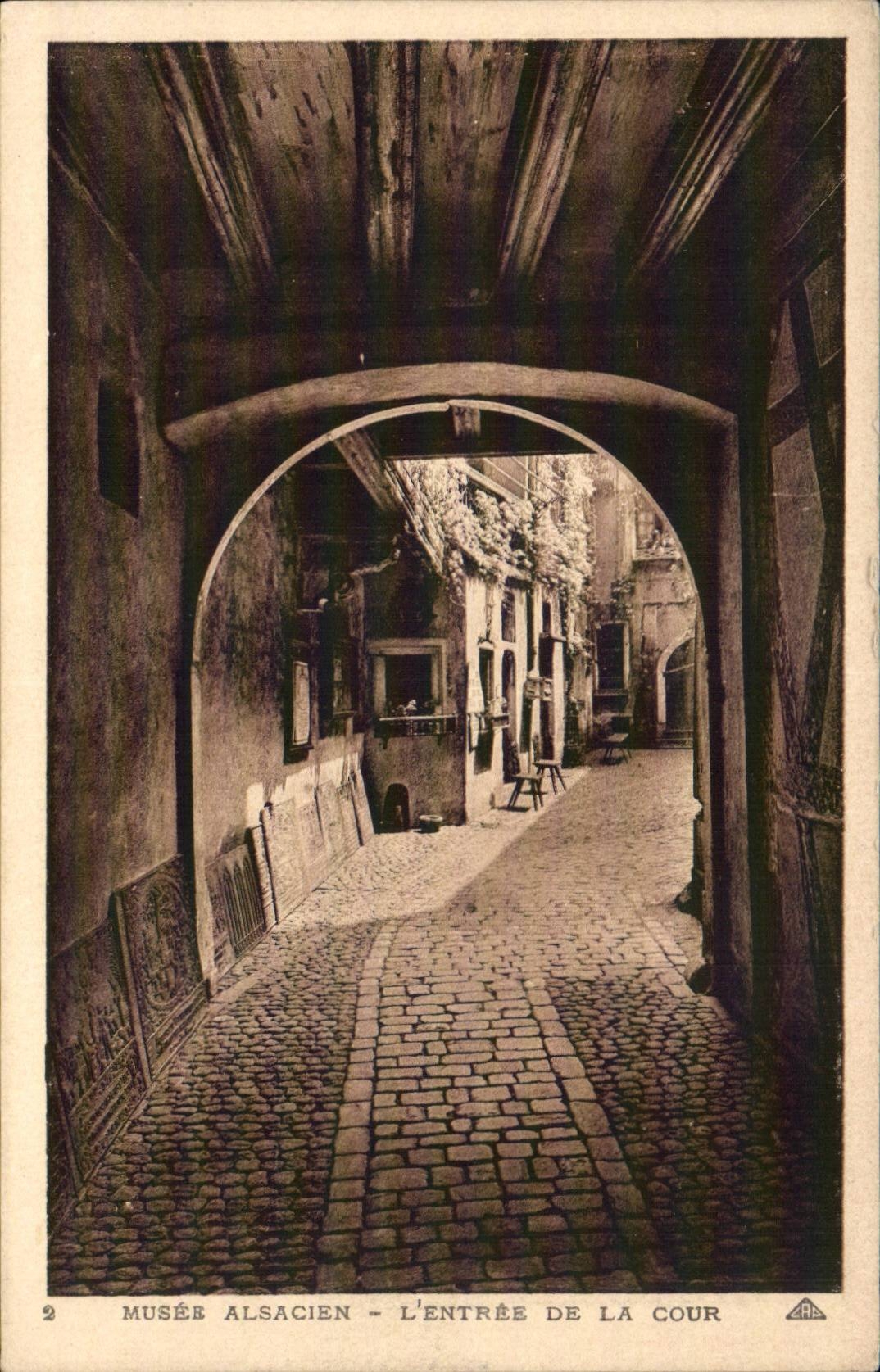 CPA Strasbourg Musee alsacien L'entree de la cour
