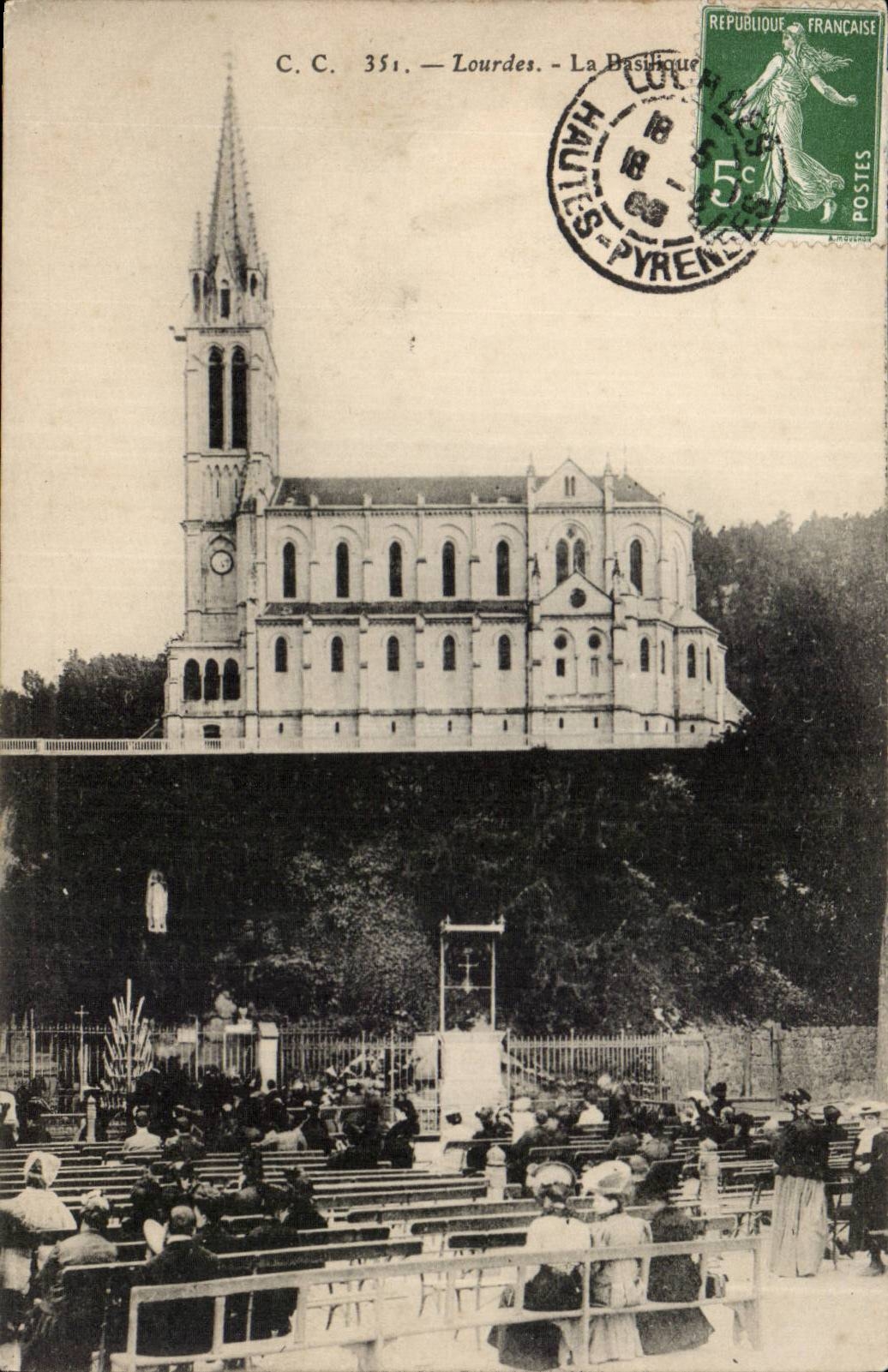 CPA Lourdes la basilique