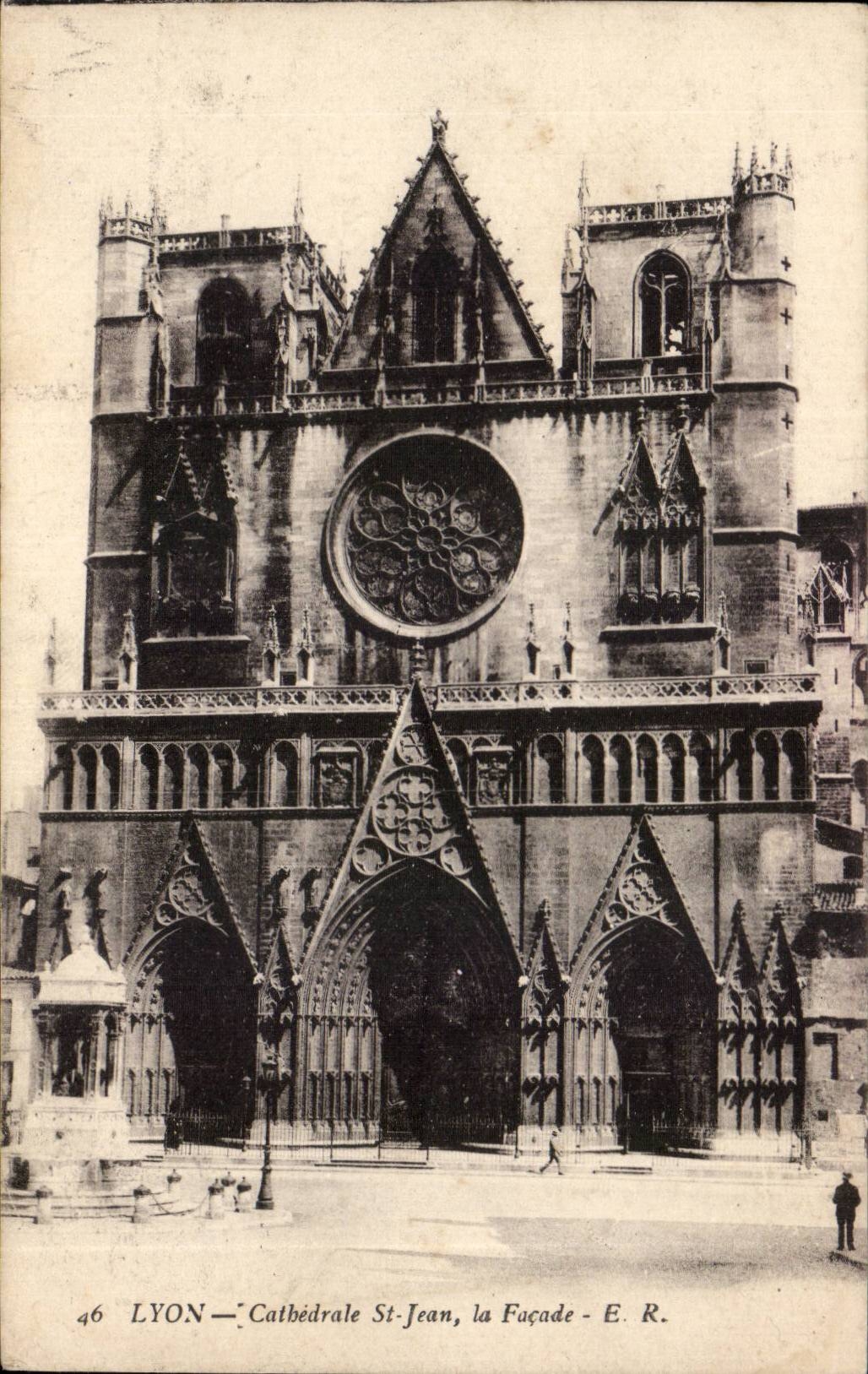 CPA Lyon Cathedrale Saint Jean la facade