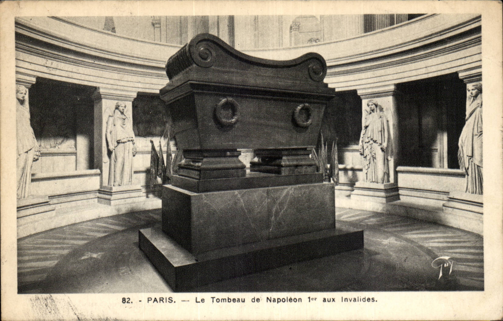 CPA Paris Le tombeau de Napoleon 1er aux Invalides