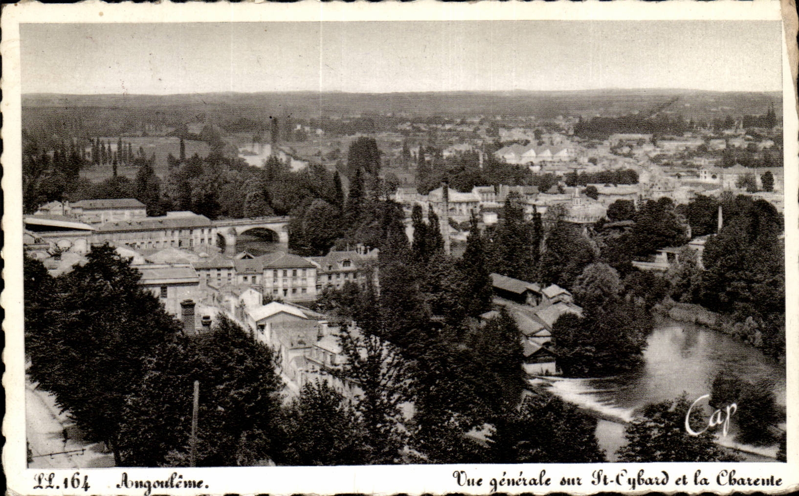 St-Cybard et la Charente — Vue générale — Angoulême, Cap