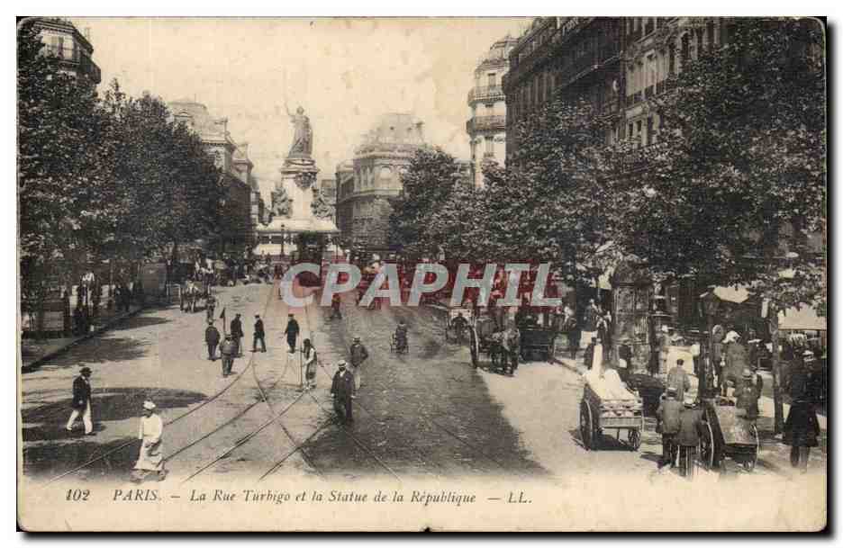 Paris CPA La rue Turbigo et la statue de la Republique