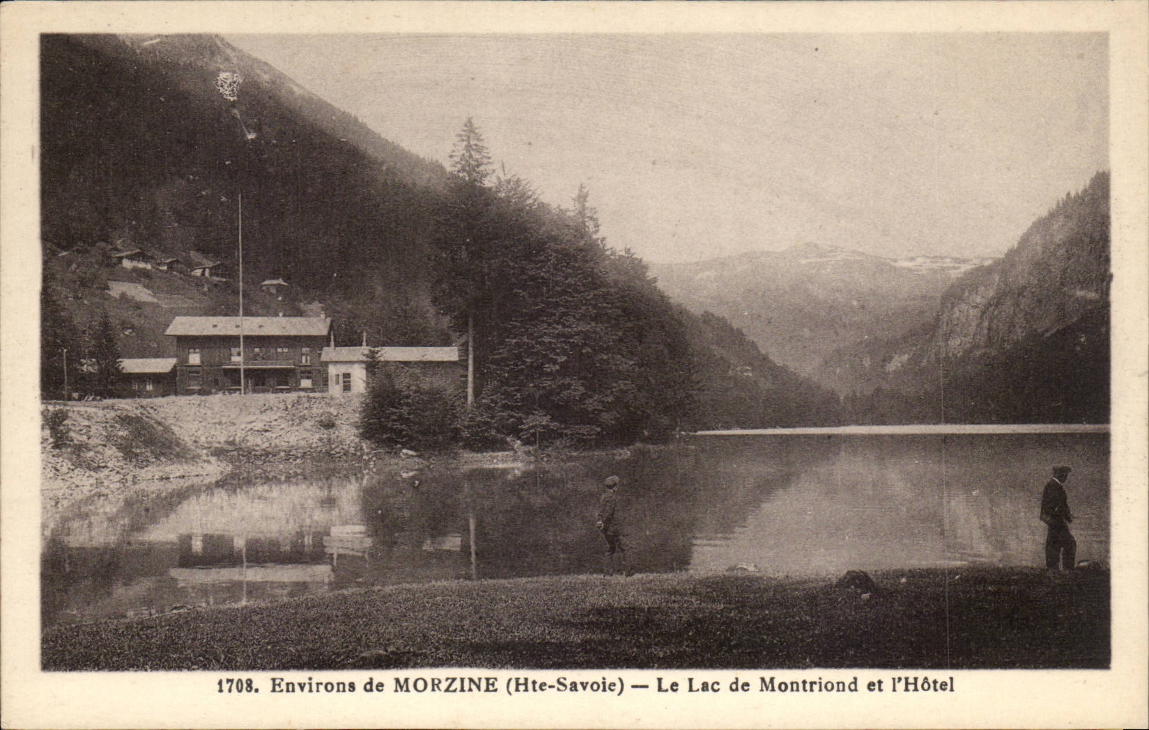 Environs de MORZINE (Hte-Savoie) — Le Lac de Montriond et l'Hôtel