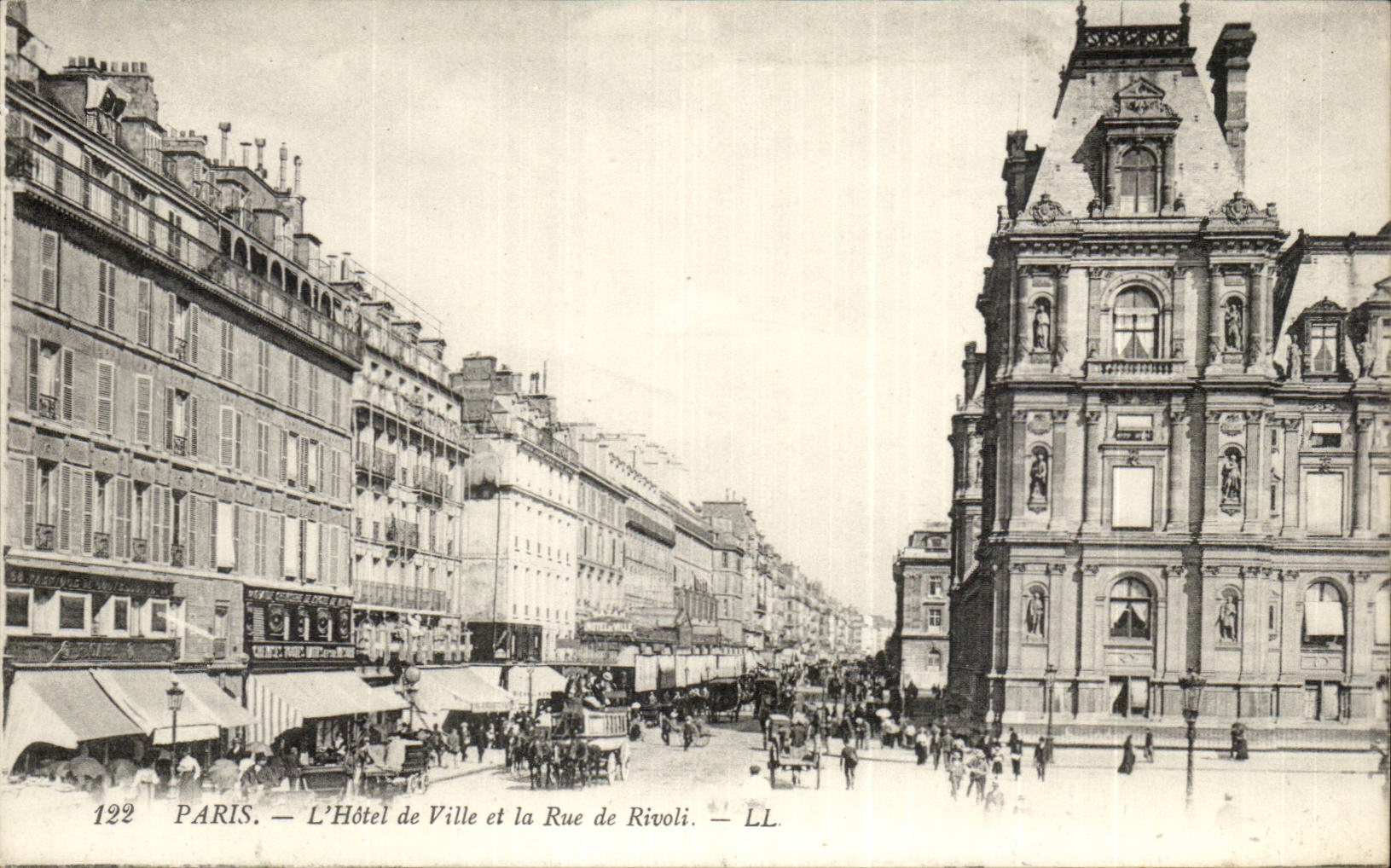 Paris CPA La rue de Rivoli et l'hotel de ville