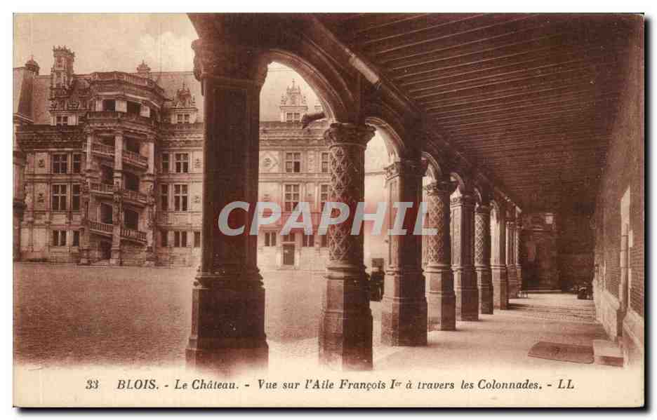 Blois CPA Le chateau Vue sur l'aile francois 1er a travers les colonnades
