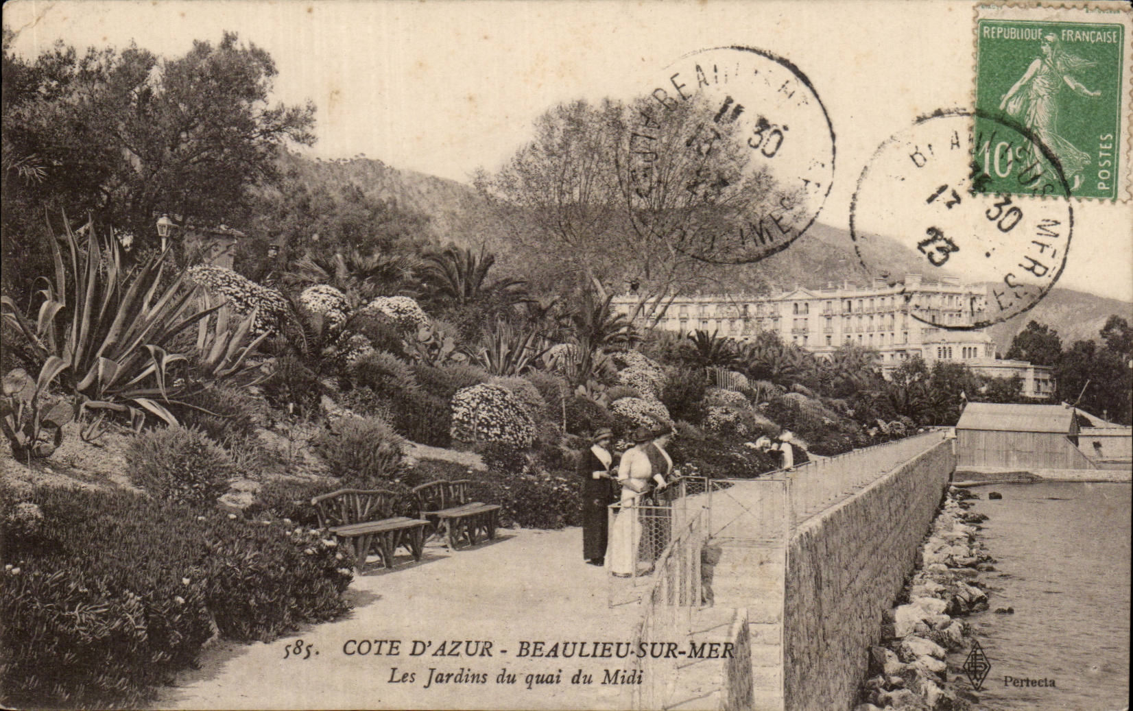 CPA Beaulieu sur Mer Les jardins du quai du Midi
