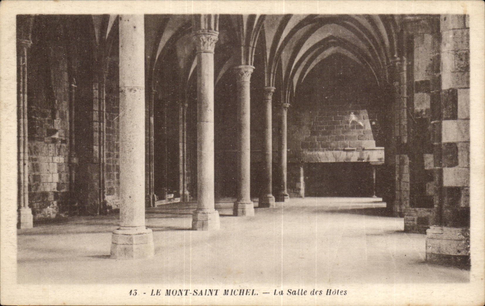 CPA Mont Saint Michel La salle des hotes