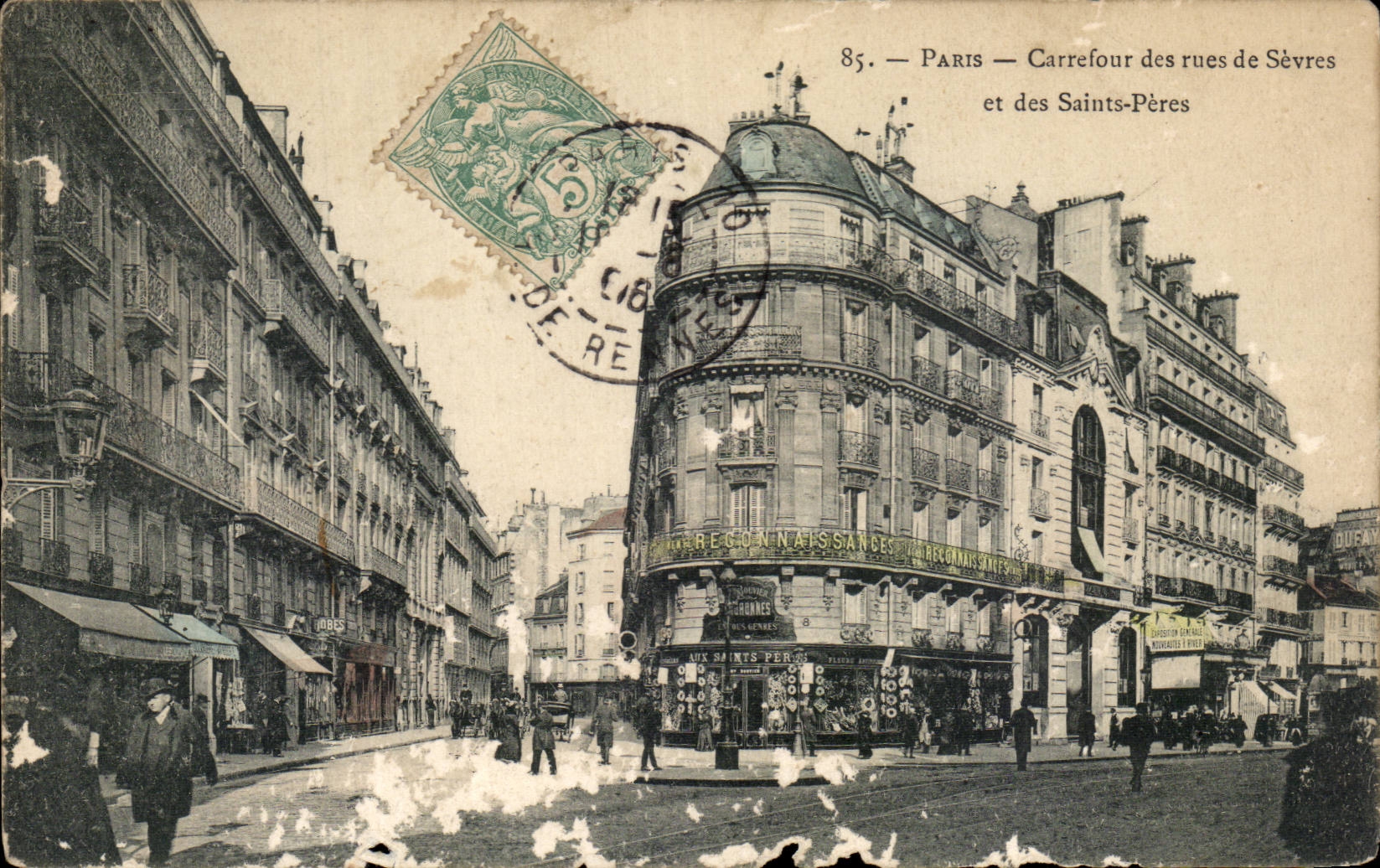 Paris CPA Carrefour des rues de Sevres et des Saints Peres
