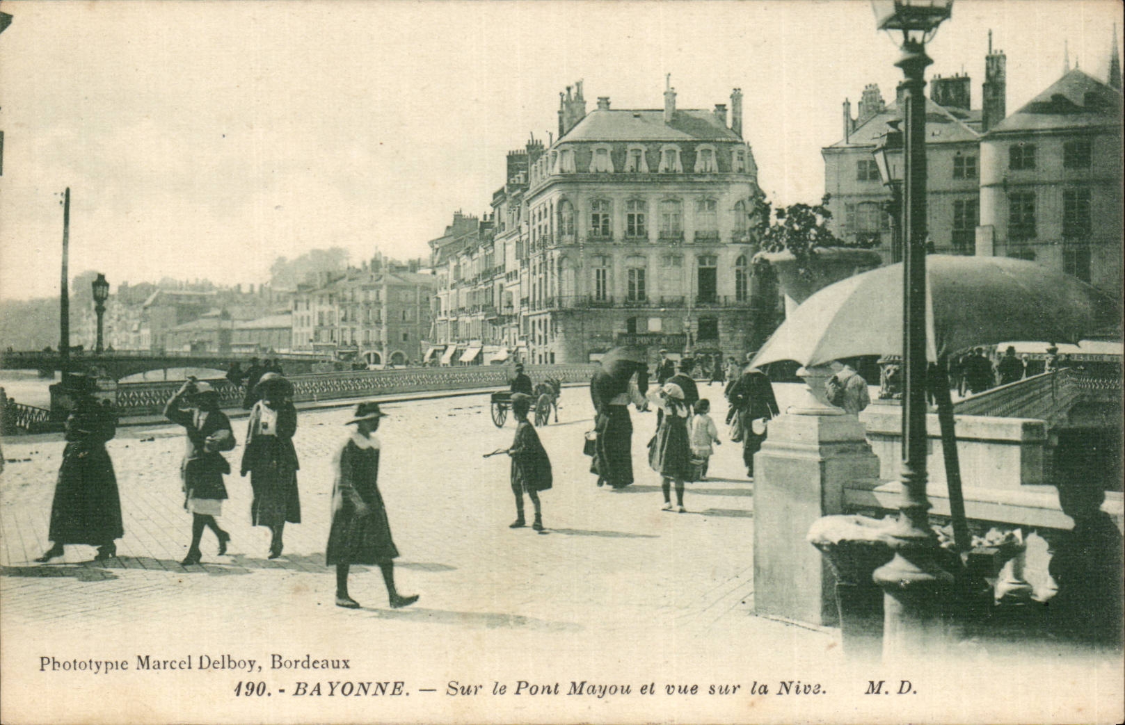 Bayonne — Sur le Pont Mayou et vue sur la Nive — Phototypie Marcel Delboy, Bordeaux, n°490