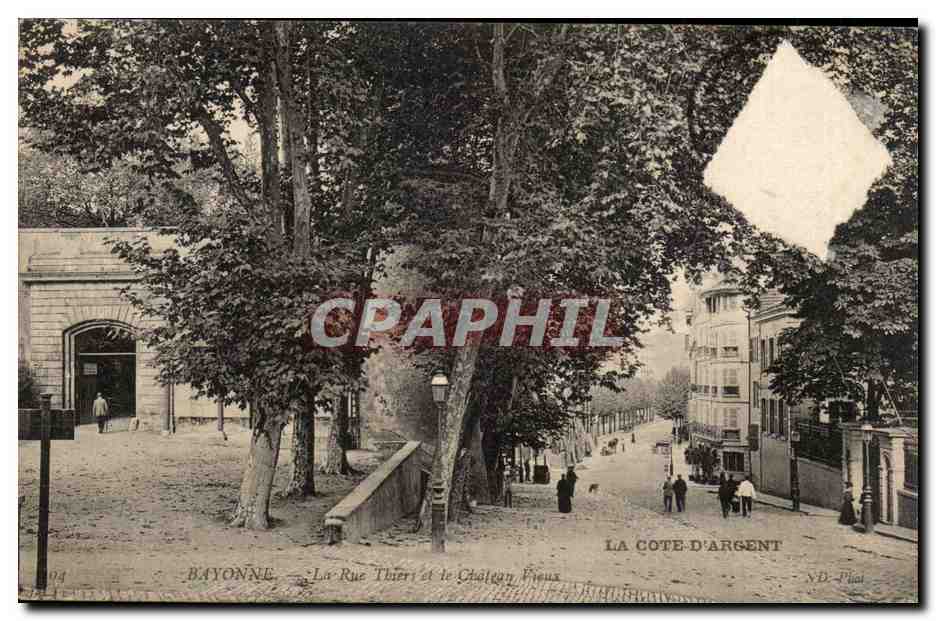 Bayonne CPA La rue thiers et le chateau Vieux