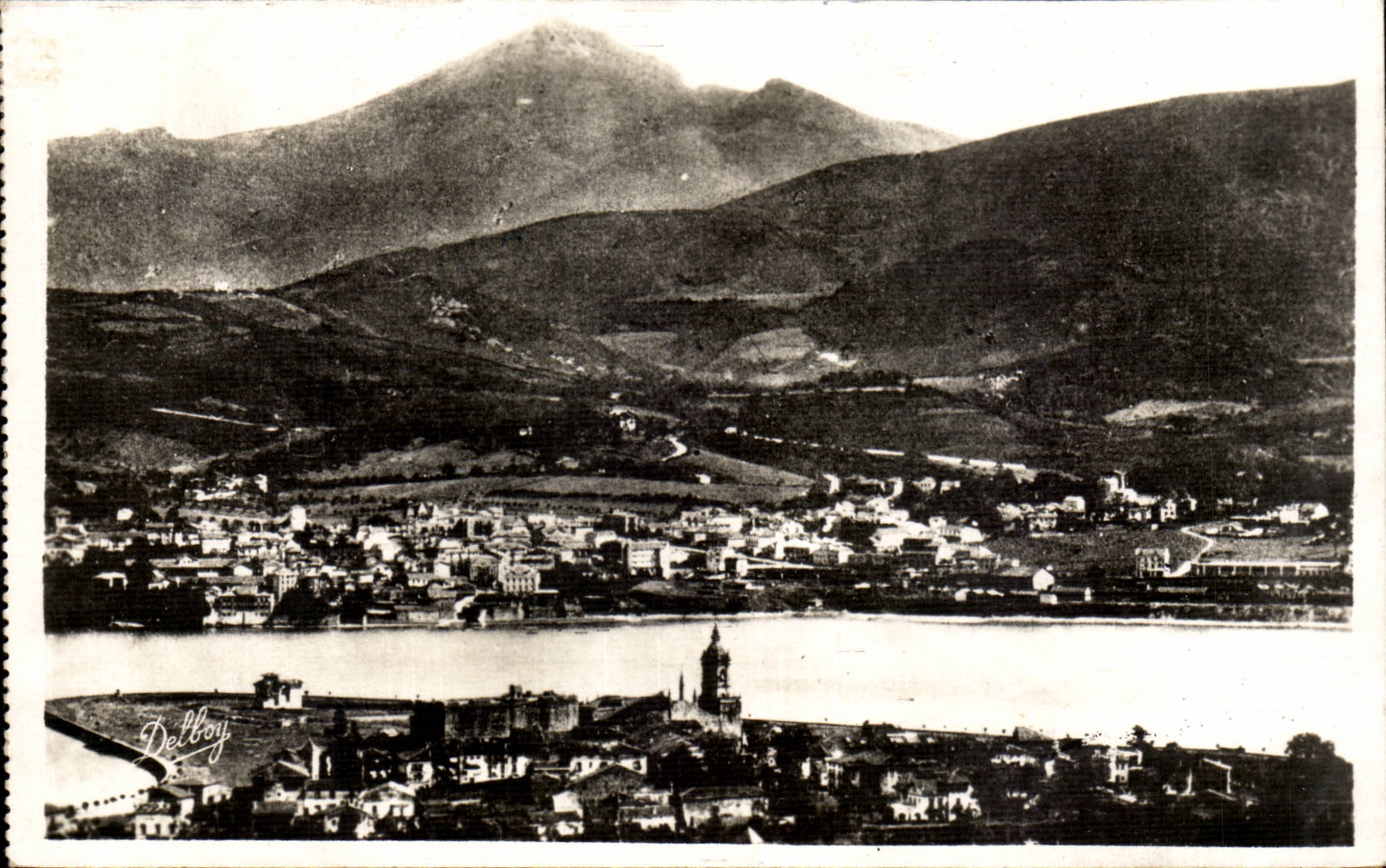 CPA Frontiere espagnole Riviere Bidasoa Hendaye et la pointe de la Rhune