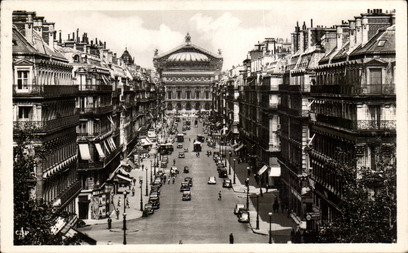 Paris CPA Avenue de l'opera Vue prise du grand hotel du Louvre