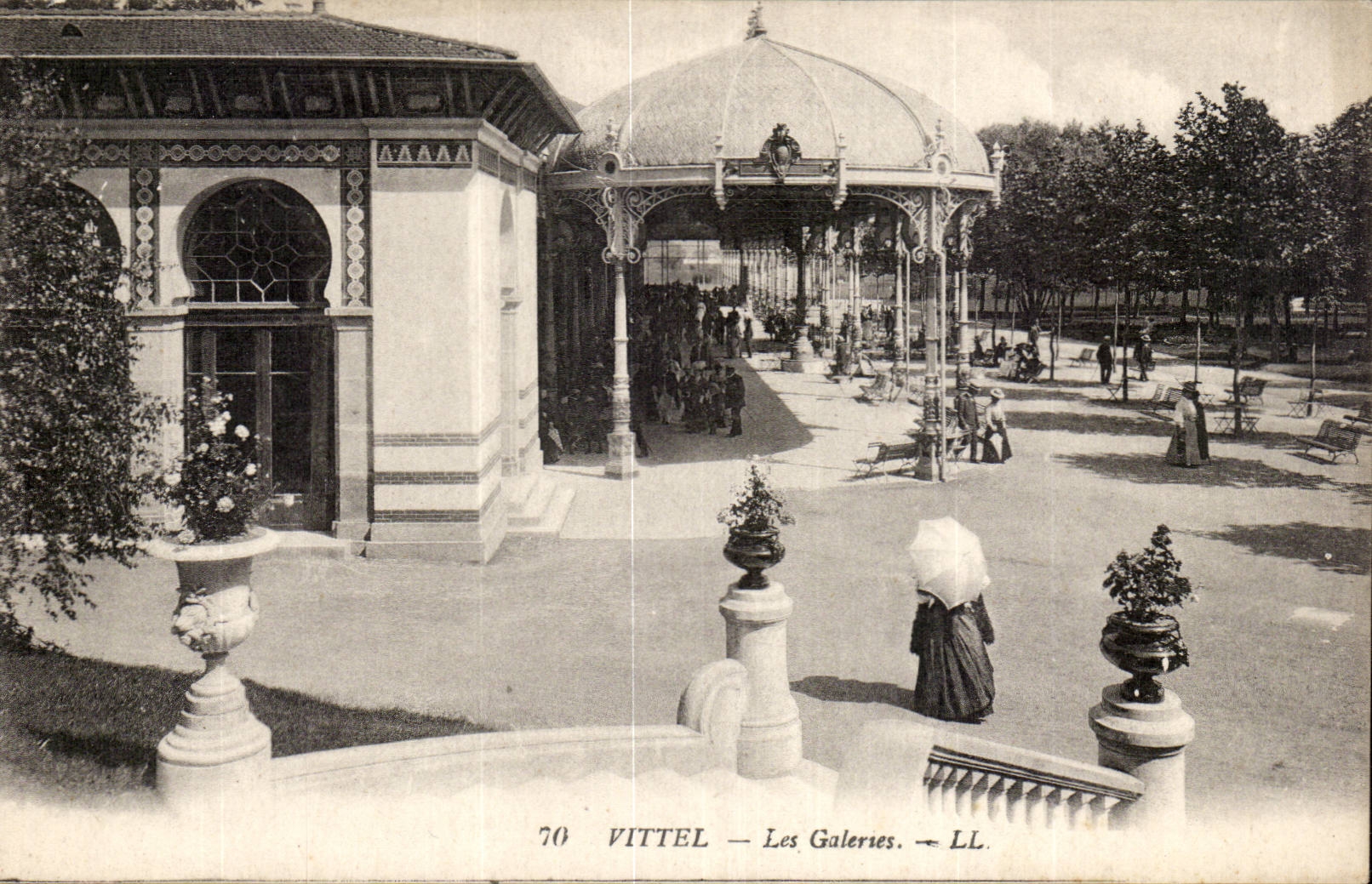 Vittel CPA Les galeries