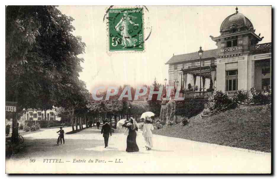 Vittel CPA Entree du parc