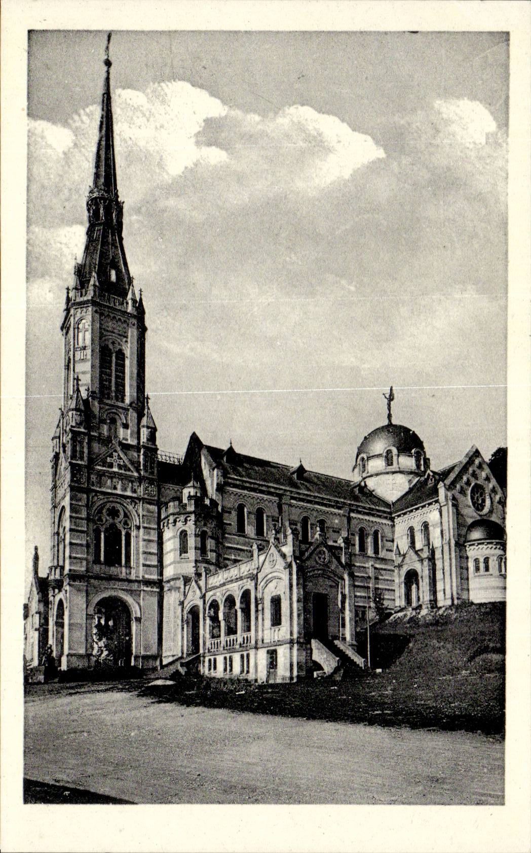 La Basilique (Côté Nord-Est) — Domrémy — C° des Arts Photomécaniques, Paris