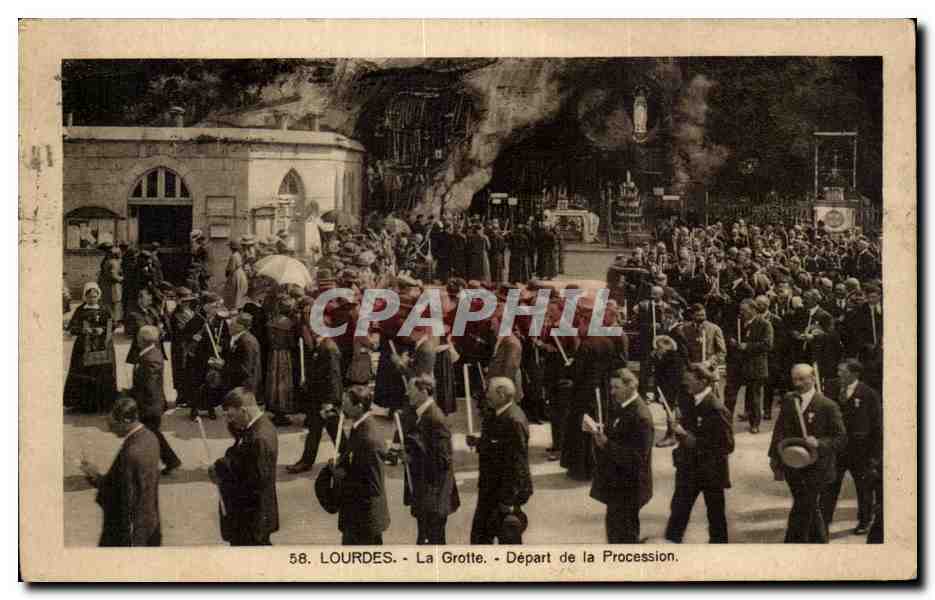 CPA Lourdes La grotte DEpart de la procession