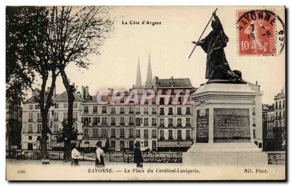Bayonne — La Place du Cardinal-Lavigerie — ND. Phot.