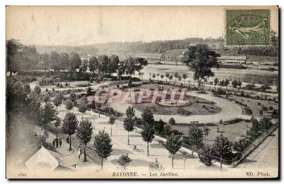 Bayonne — Les Jardins — ND. Phot.