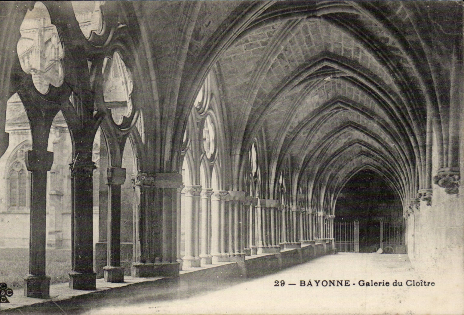 Bayonne CPA Galerie du cloitre