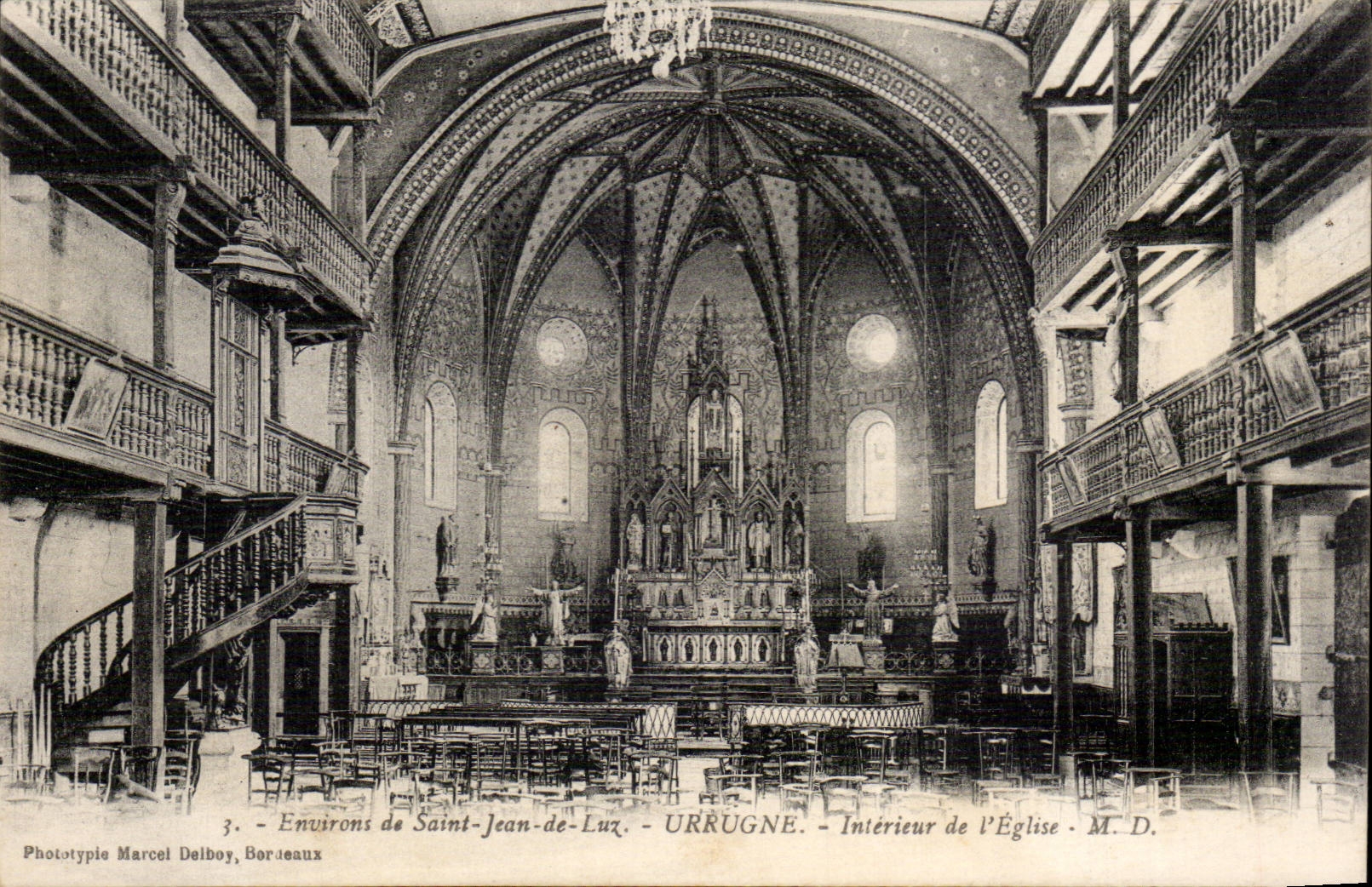 Environs de Saint Jean de Luz Urrugne Interieur de l'eglise