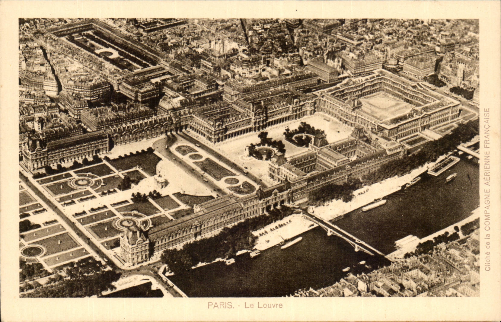 CPA Paris Le Louvre