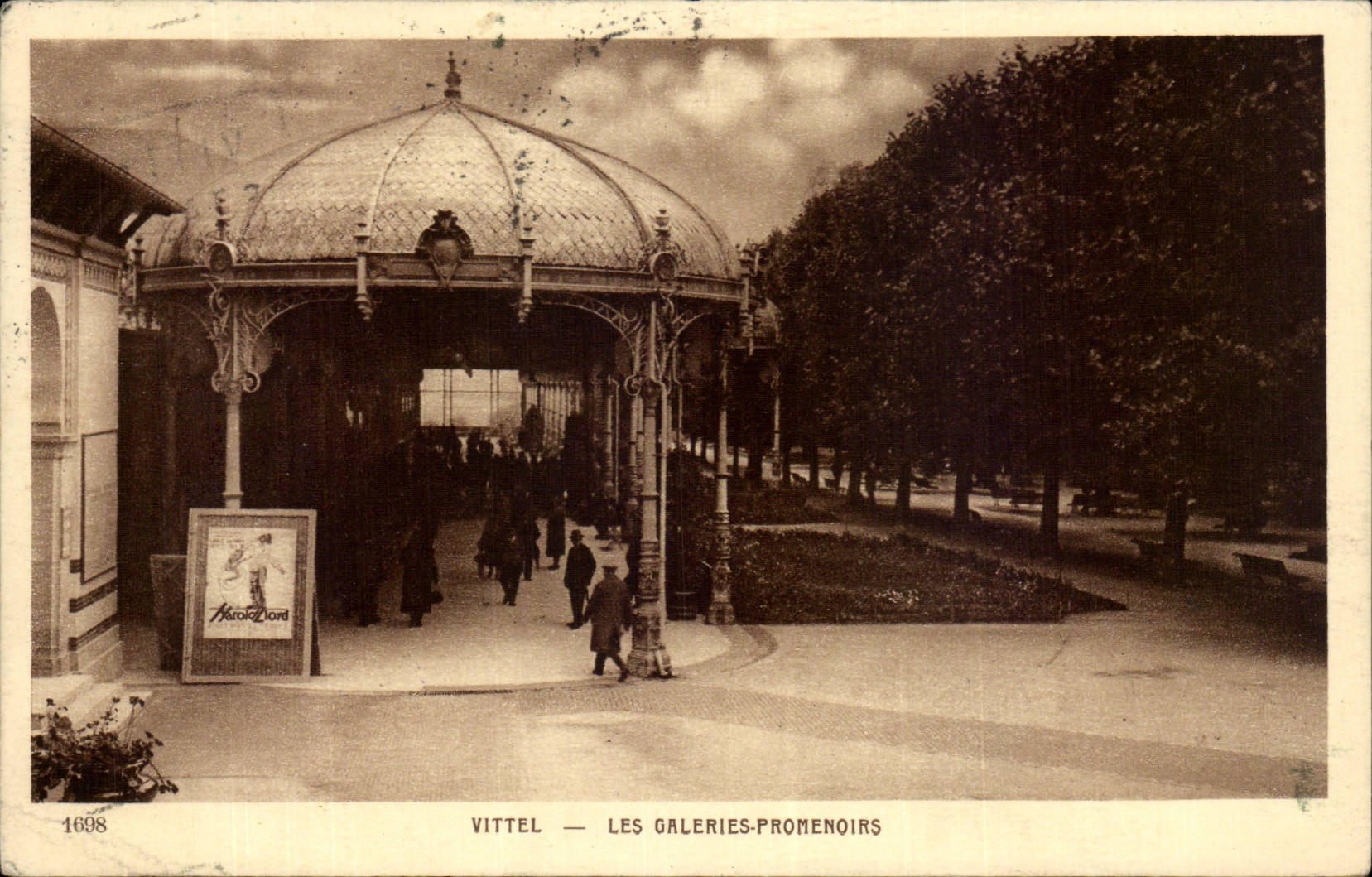 Vittel CPA Les galeries promenoirs