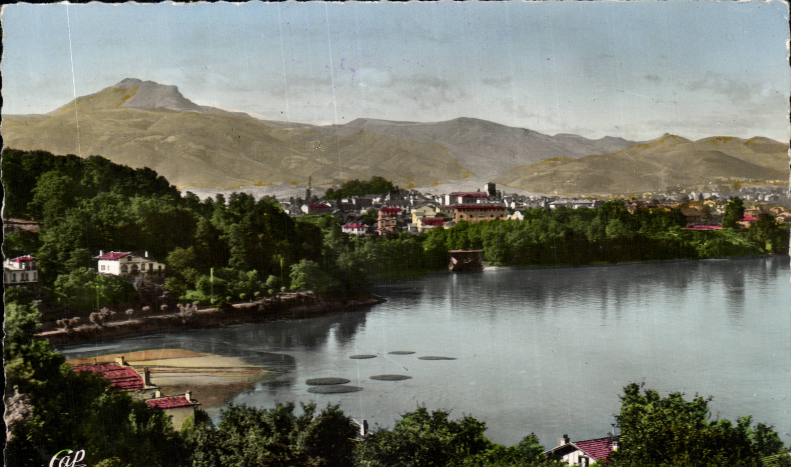 Vue générale de Hendaya — Frontière Franco-Espagnole — Réal-Photo