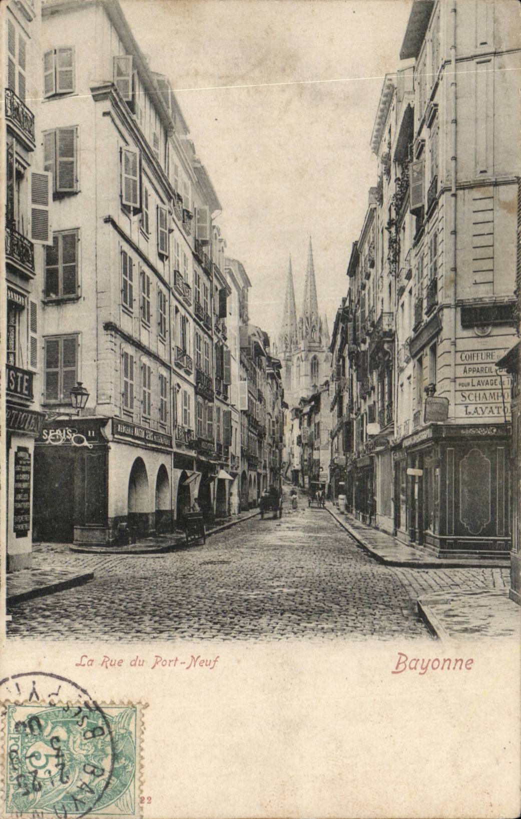 CPA Bayonne La rue du port neuf