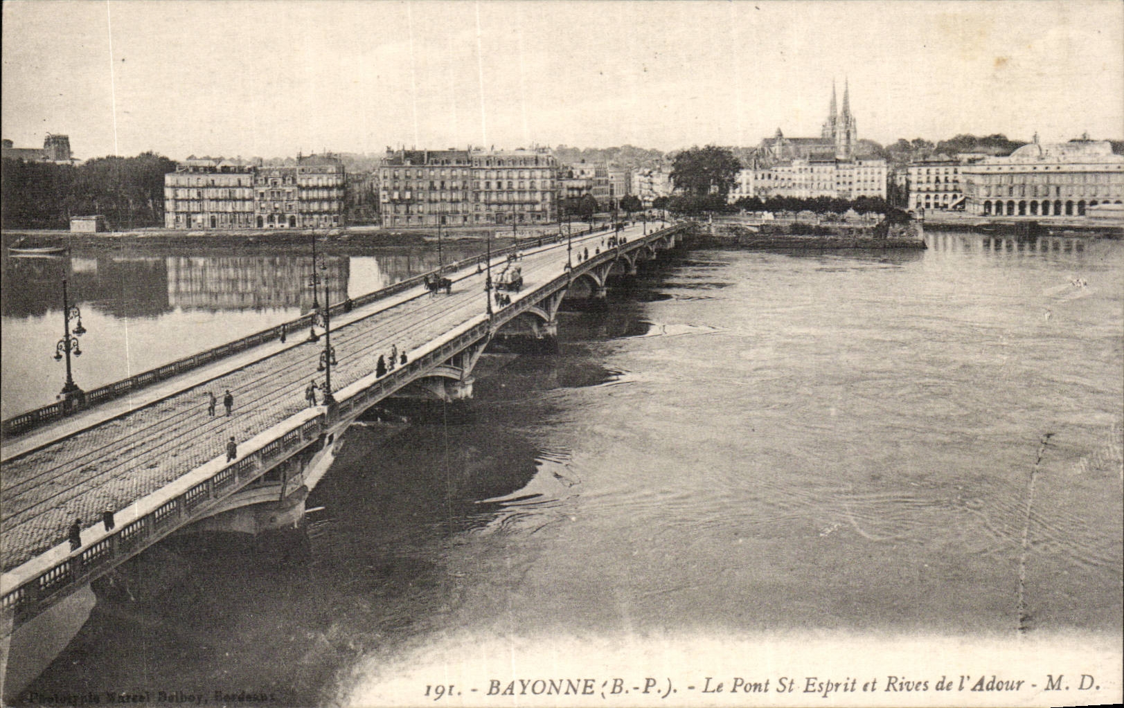 CPA bayonne Le pont St Esprit et Rives de l'Adour