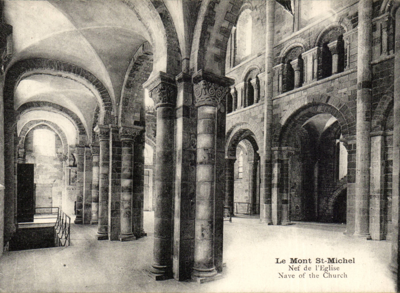 Le Mont-Saint-Michel — Nef de l'église — Carte postale CPAPHIL