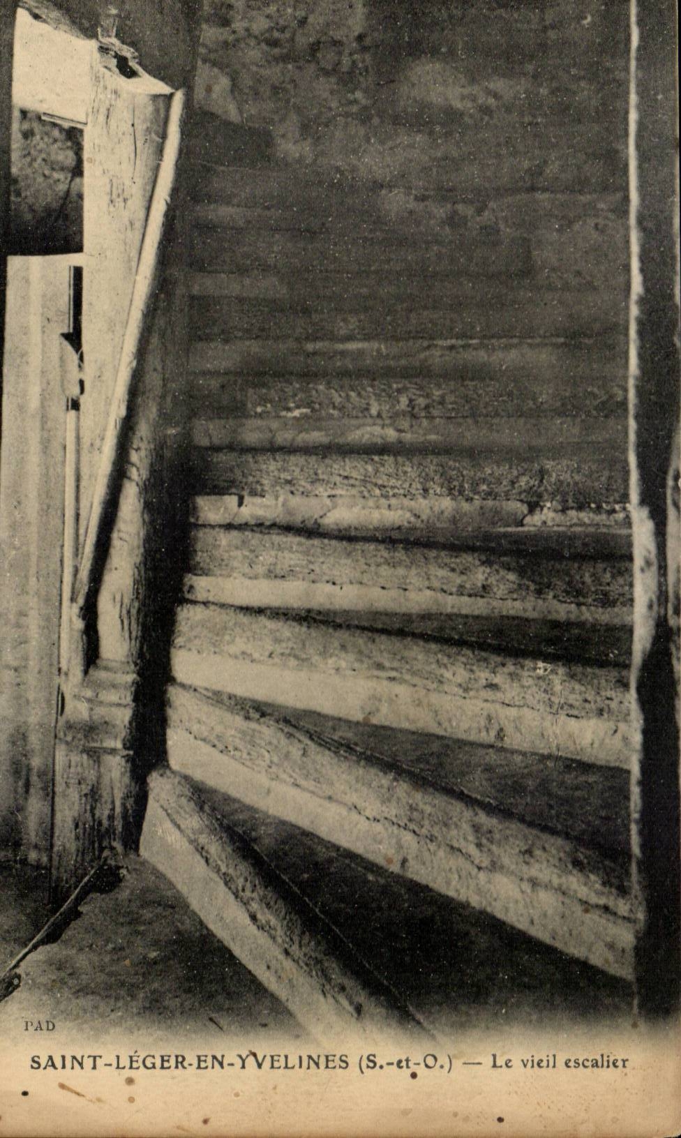 Saint-Léger-en-Yvelines (S.-et-O.) — The old staircase
