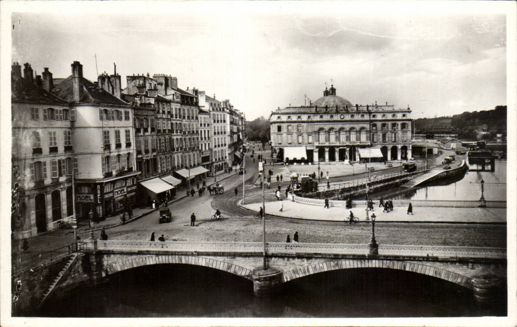 Bayonne CPA Le theatre et la Nive