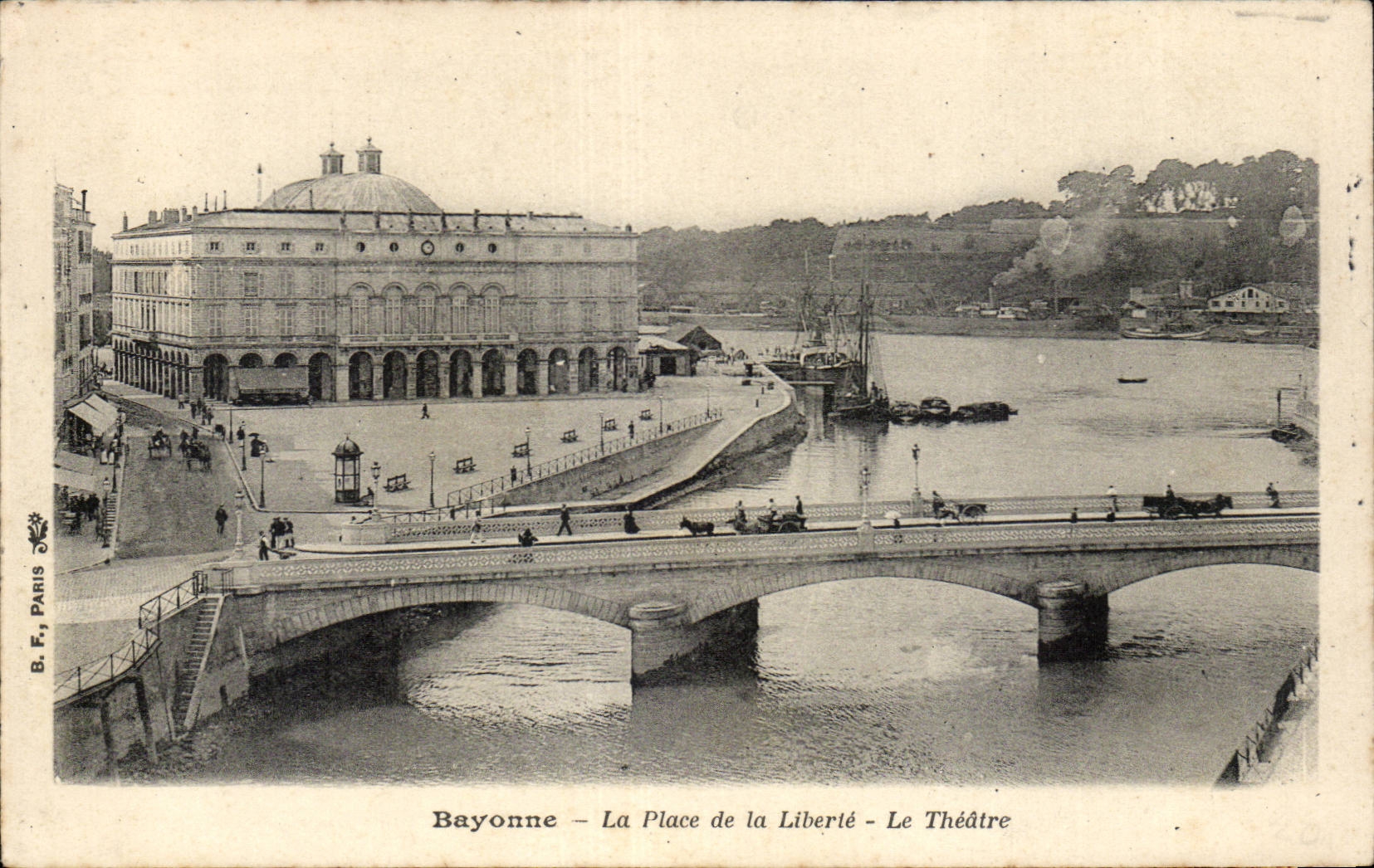 Bayonne — La Place de la Liberté — Le Théâtre — B.F. Paris