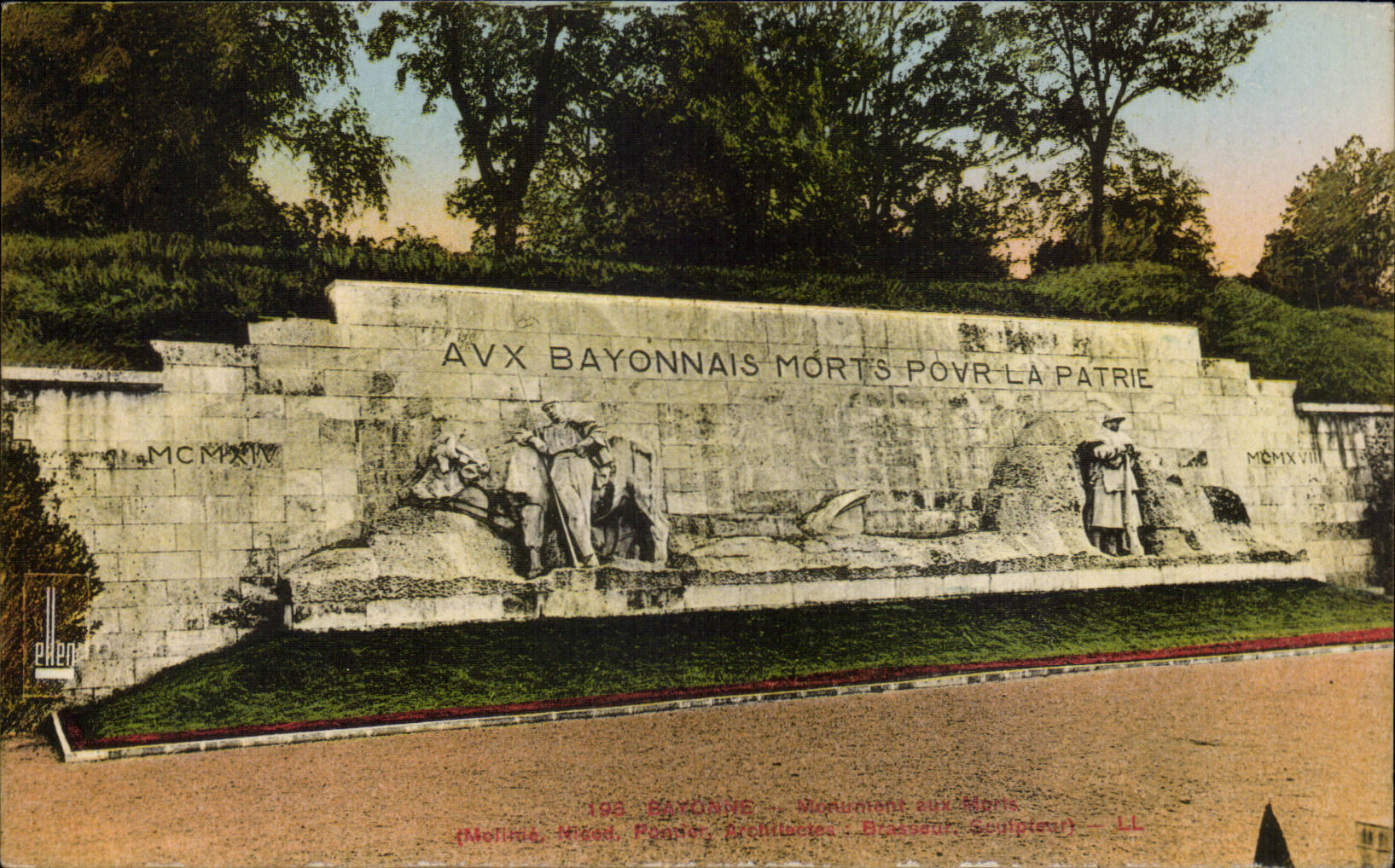 Bayonne CPA Monument aux morts