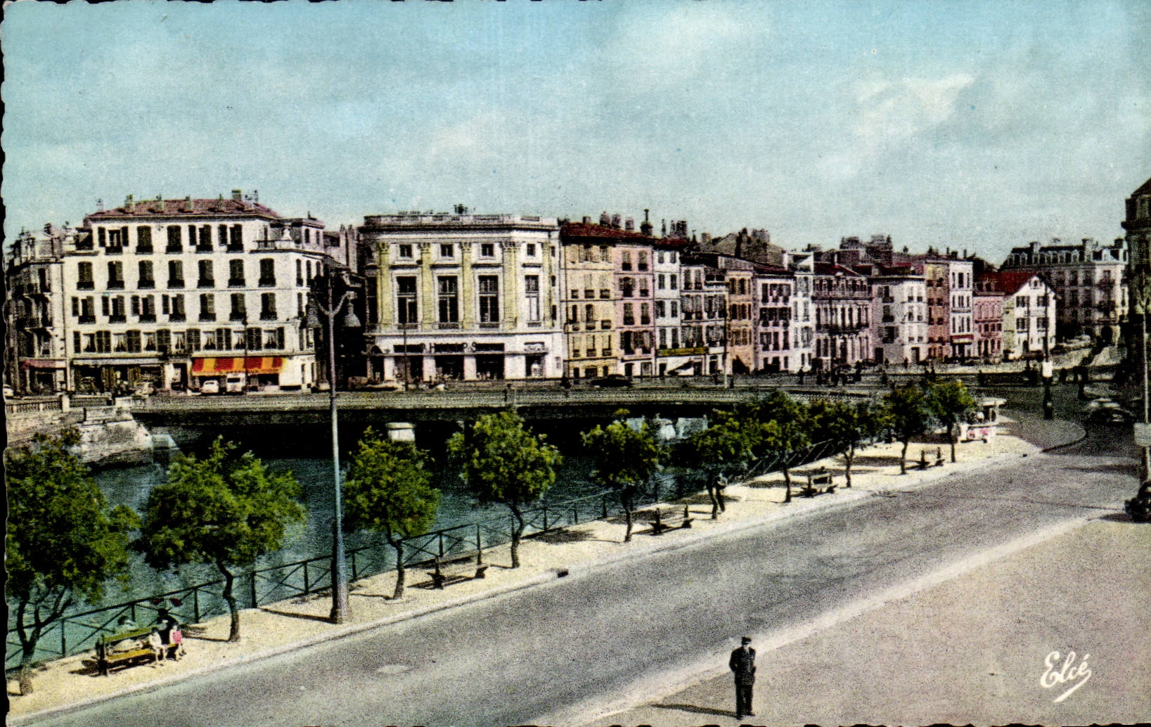 Bayonne CPA Pont sur la Nive et les quais