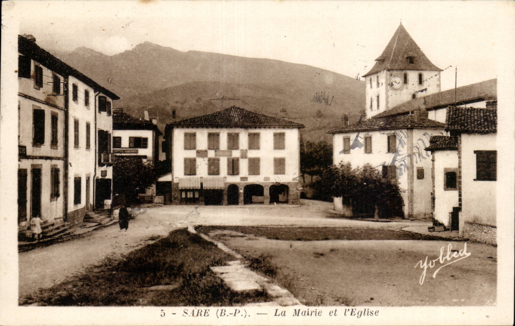 CPA Sare La mairie et l'eglise