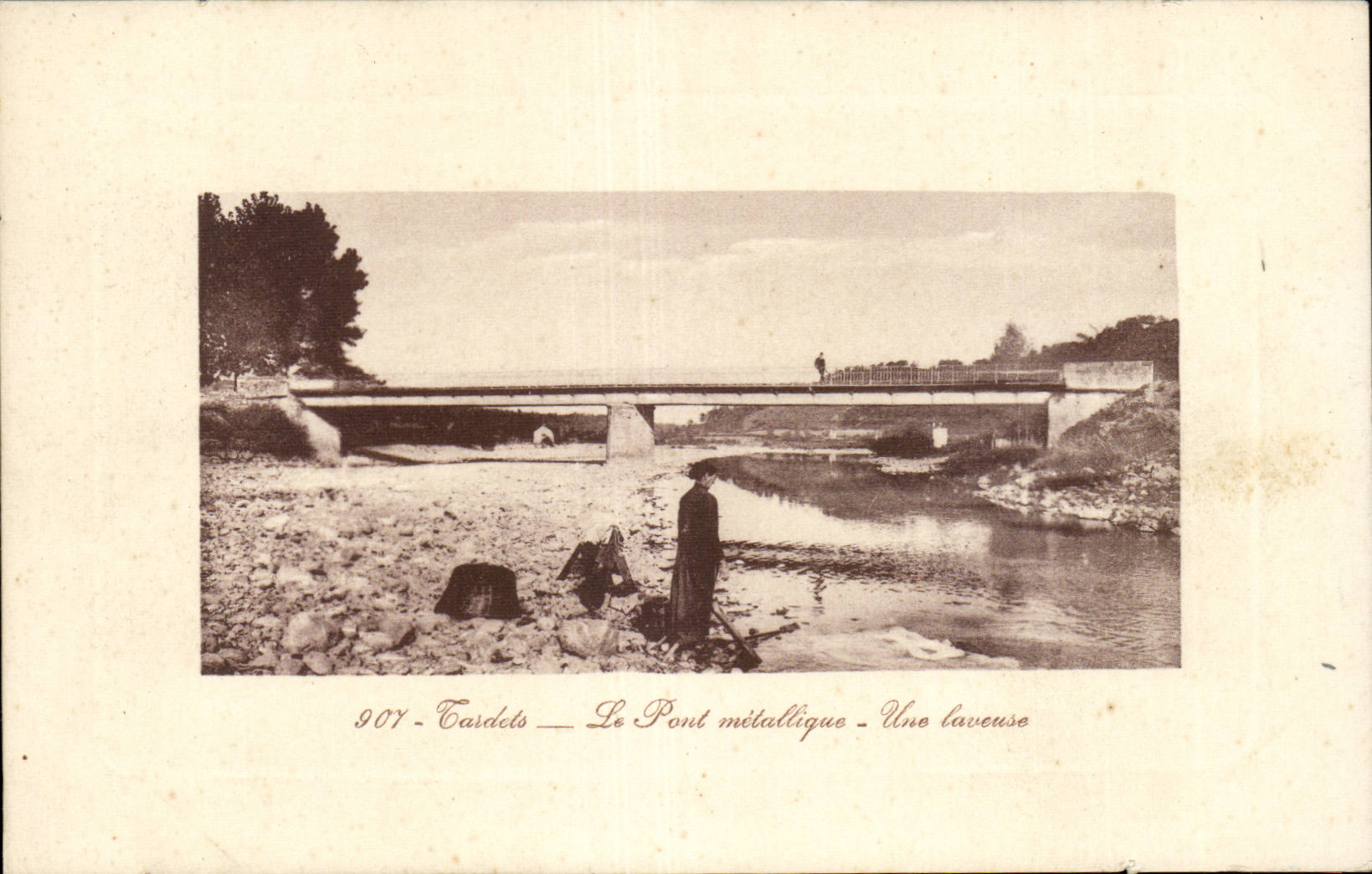 Cardets — Le Pont métallique — Une lavouse