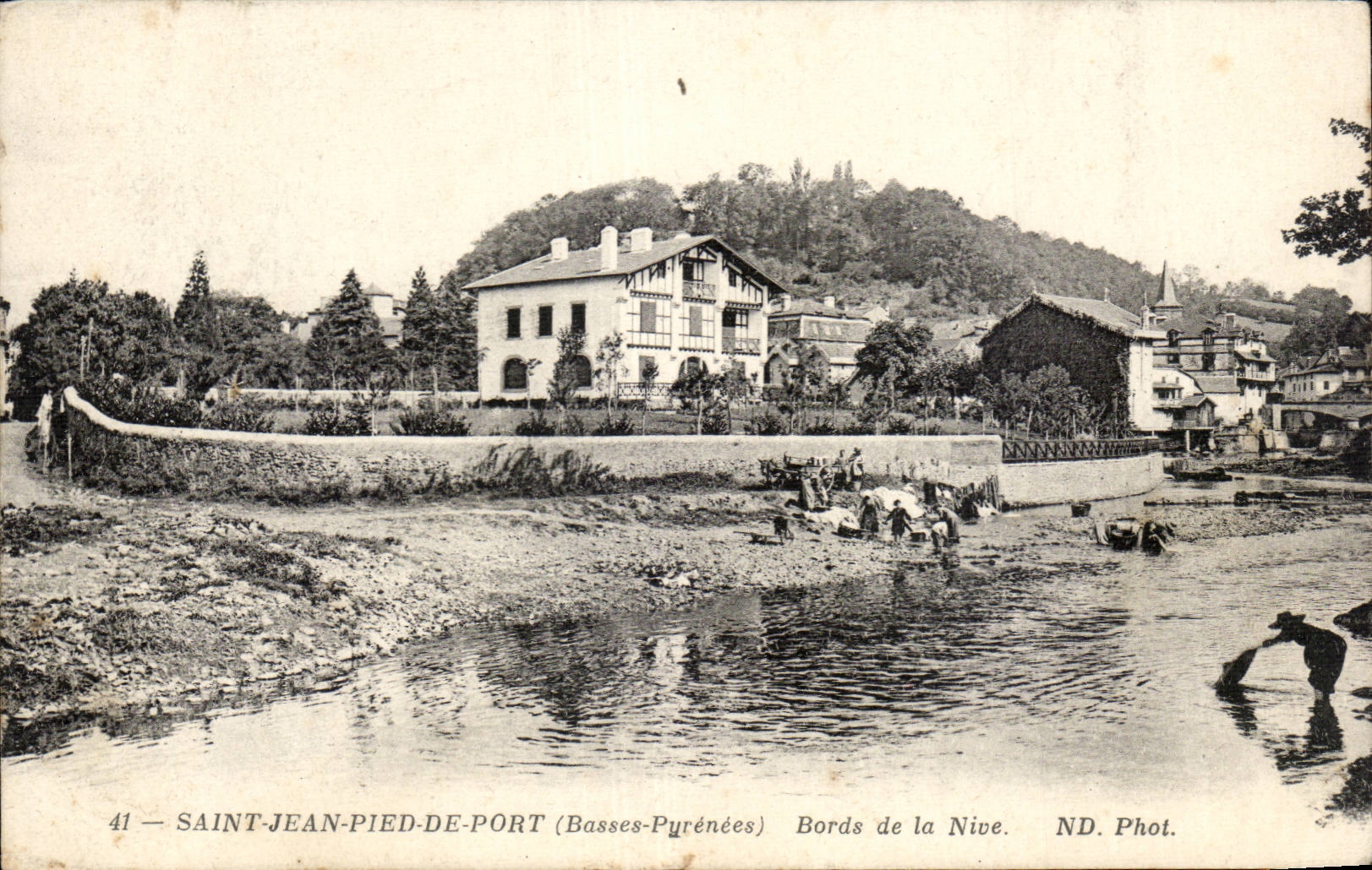 Saint-Jean-Pied-de-Port (Basses-Pyrénées) — Bords de la Nive — ND. Phot.