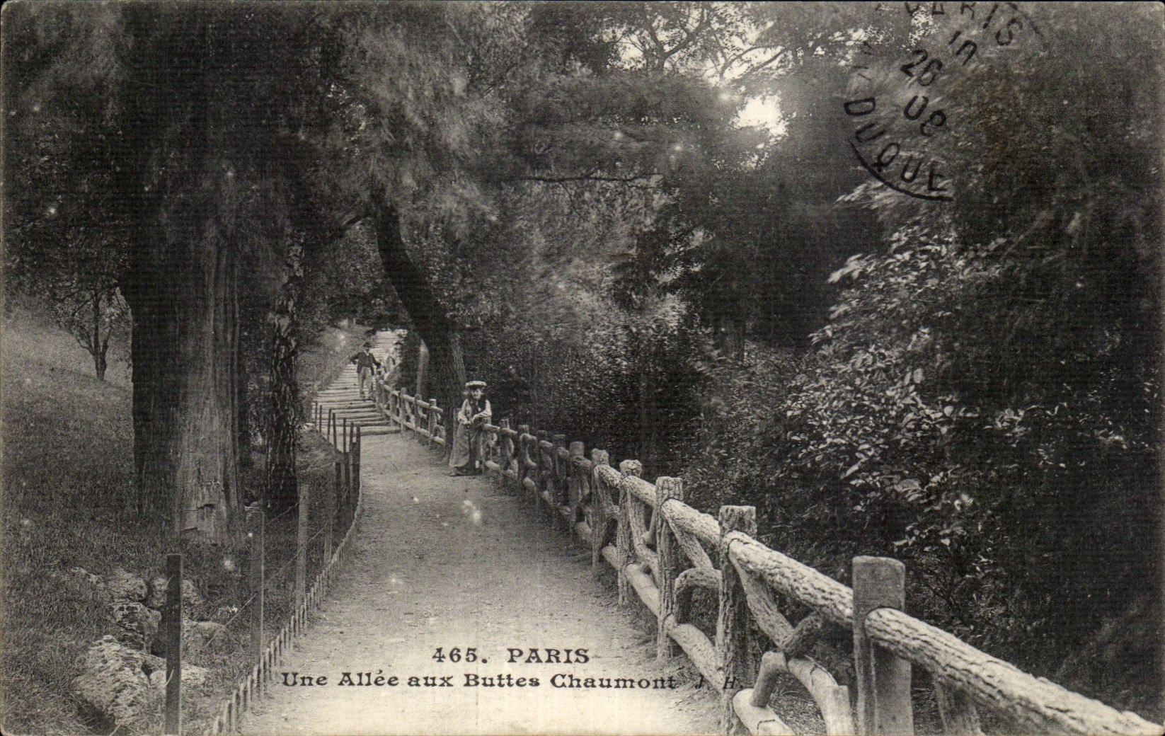 Paris CPA Une allee aux Buttes Chaumont 