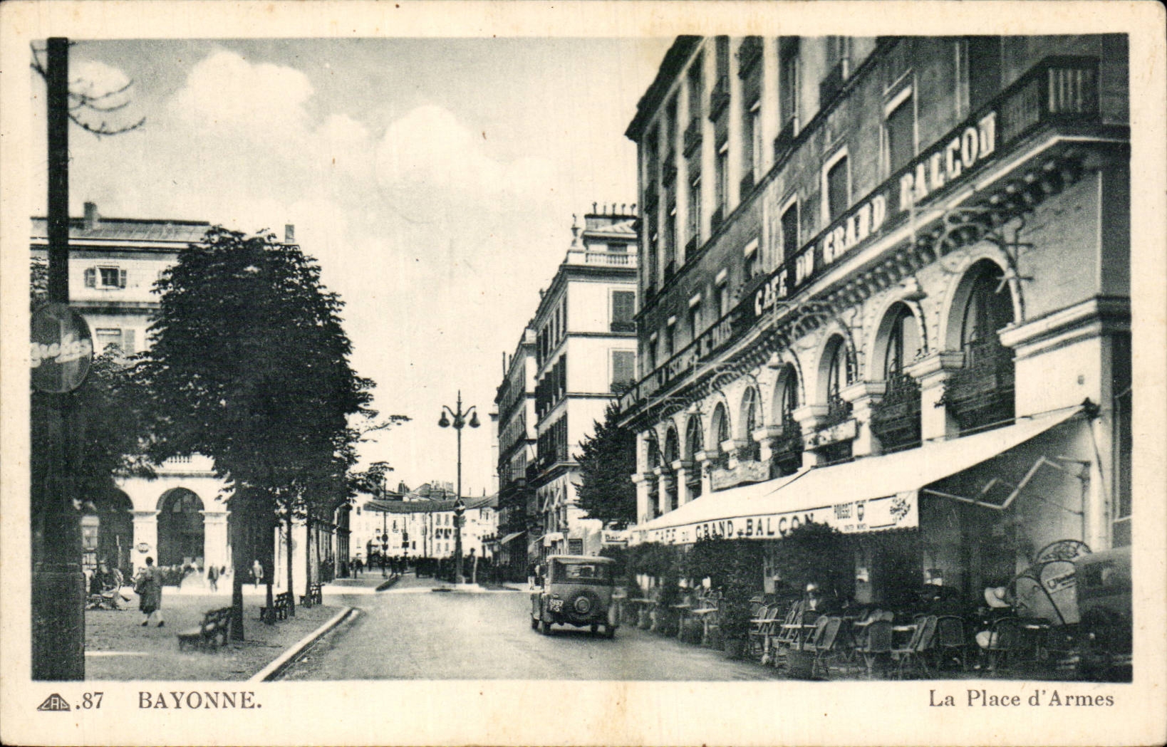 Bayonne — La Place d'Armes — Café du Grand Falcon