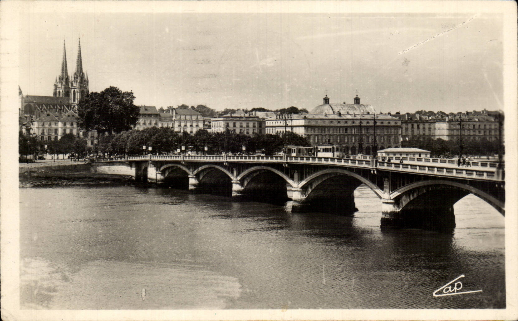 CPA Bayonne Vue sur le pont St Esprit et l'hotel de ville